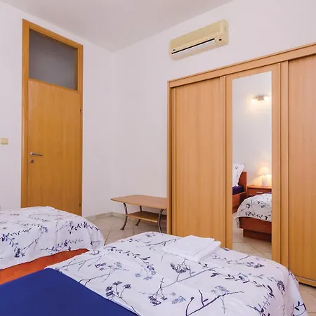 Two-bedroom In Apartamento Cavtat
