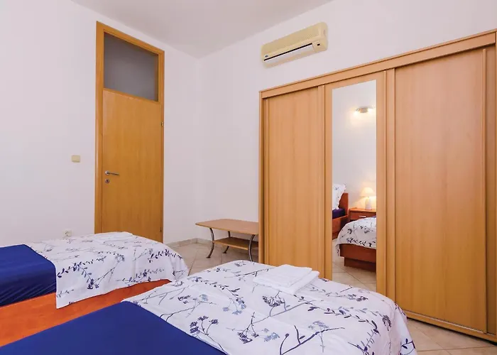 Two-bedroom In Apartamento Cavtat