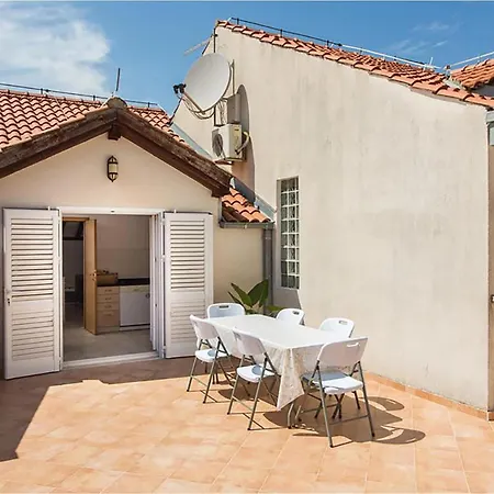 Two-bedroom In Διαμέρισμα *