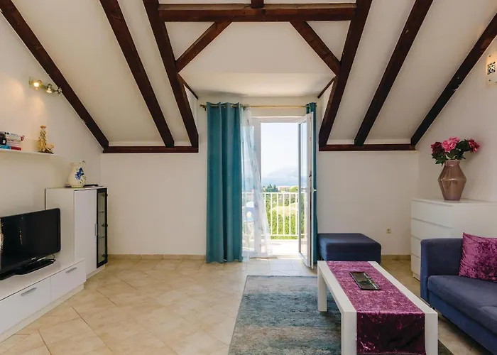 Two-bedroom In Διαμέρισμα *