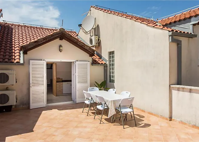 Two-bedroom In Διαμέρισμα *